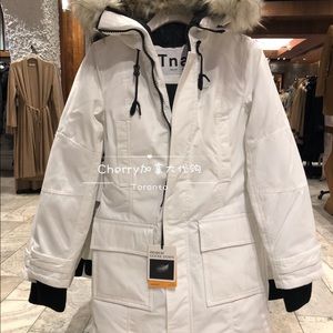 Aritzia white mountaineering jacket duck down
